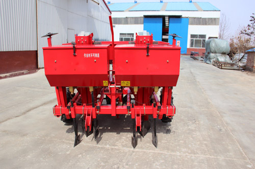 兩壟四行馬鈴薯種植機